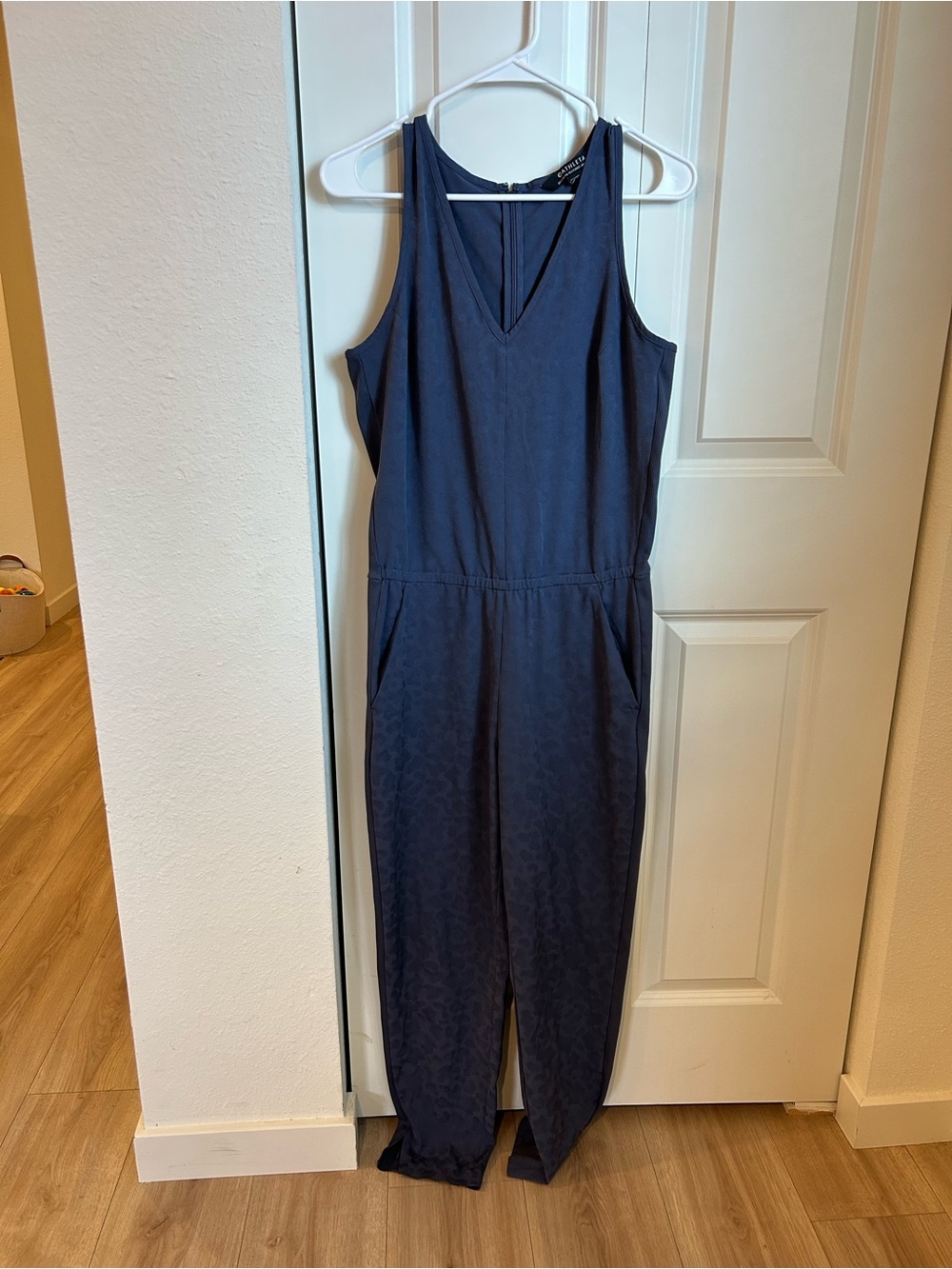 Athleta Brooklyn Textured Jumpsuit Navy Blue Leopard Jacquard Size 6